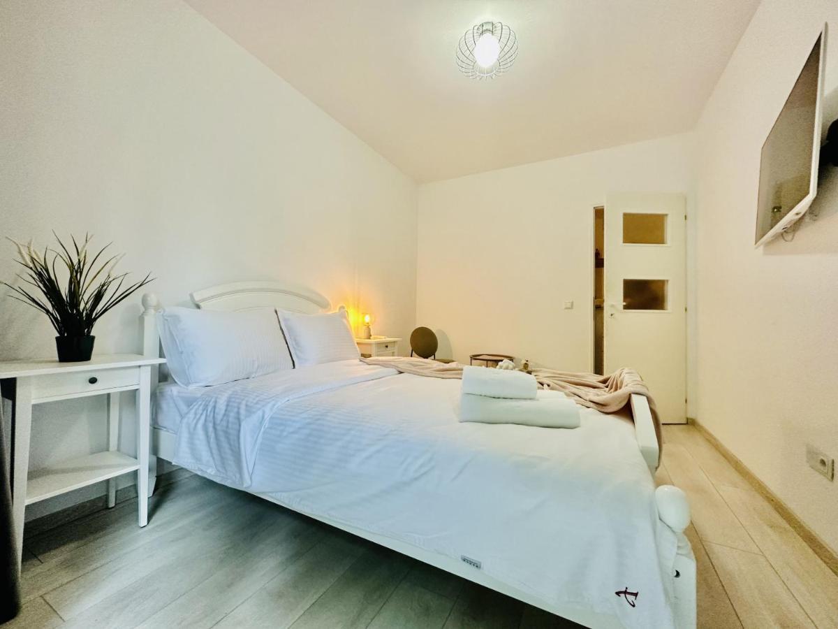 Palfi Apartment With Garden & Parking Kluž Exteriér fotografie
